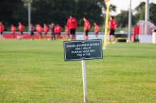 Da geht man als Profi gleich eingeschüchtert aufs Feld. Kein Wunder, dass die englische Nationalmannschaft sich so früh aus Brasilien verabschiedet hat.