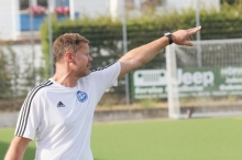 Ist nach dem zweiten Saisonsieg mit seiner Mannschaft runter von den Abstiegsplätzen: Patrick Bieger, Trainer des VfL Frei-Weinheim.