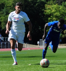 Khaled Abou Daya (l.) hatte in Waldalgesheim neben dem Treffer des Tages auch einige andere Torszenen zu bitten, flog in der Nachspielzeit allerdings auch vom Platz.