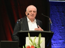 Wählte auch selbstkritische Töne: Aufsichtsratchef Detlev Höhne.