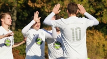 Abklatschen nach einem Treffer: Das taten die Spieler der TSG Bretzenheim 46 alleine an den vergangenen beiden Spieltagen elf Mal. Derby-Gastgeber FC Basara dagegen ging am vorigen Wochenende erstmals leer aus. Dennoch gehen beide am Sonntag als Spitzenteams in das Stadtteilduell.