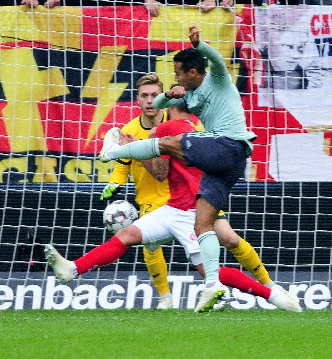 ...auch nicht mit dem nach Videobeweis aberkannten von Thiago.