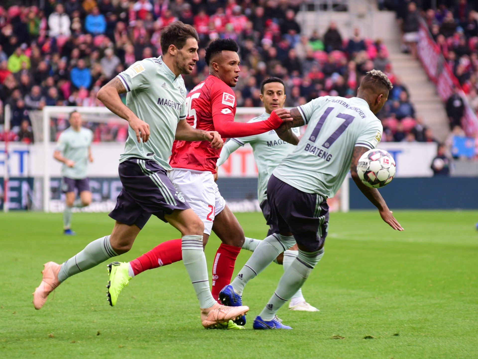 Jean-Philippe Gbamin gehörte zu den schwächeren Mainzern; der Franzose verlor eine ganze Reihe von Bällen.