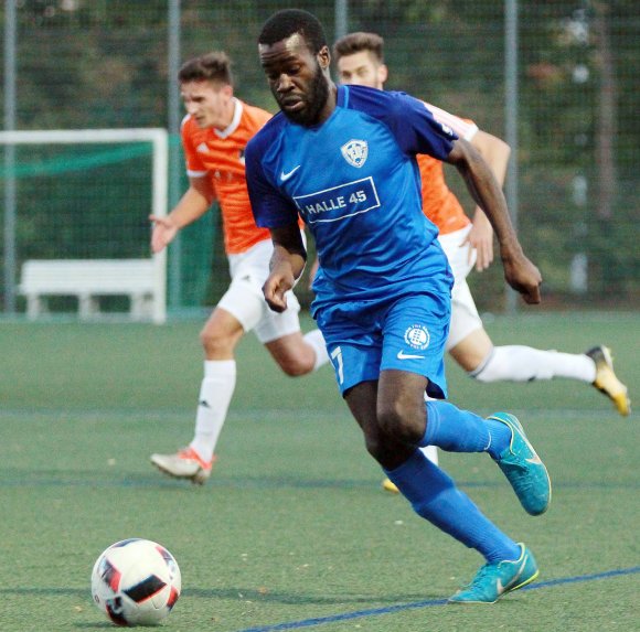Traf zweimal beim Mombacher 6:0: Cedric Siewe.