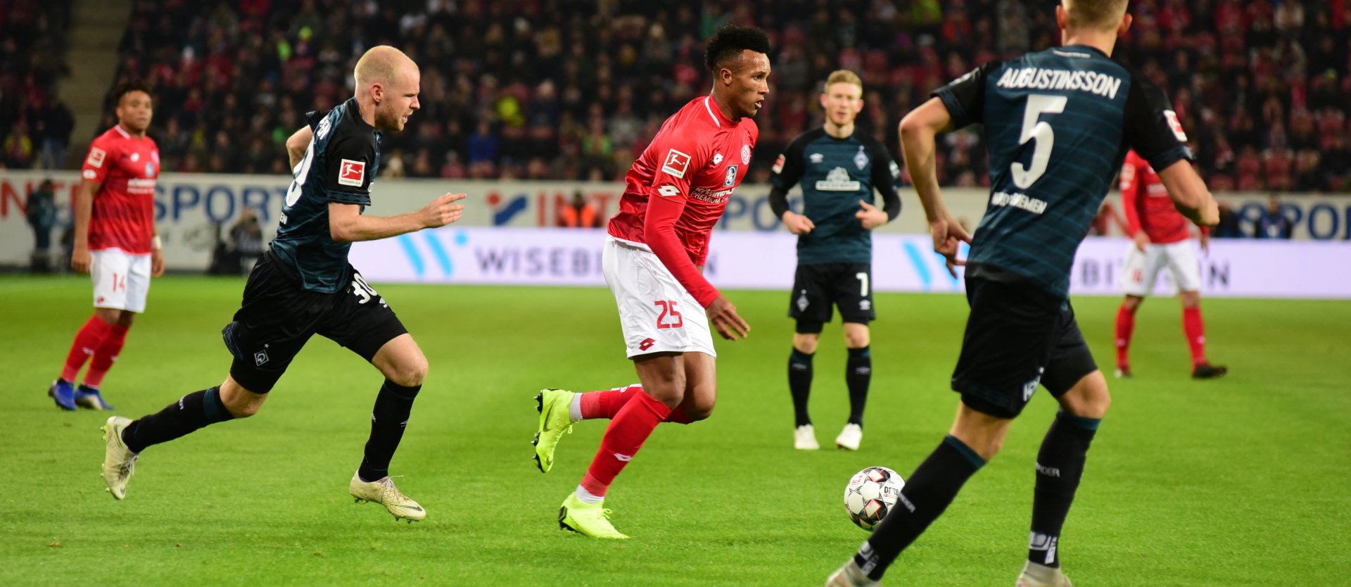 Jean-Philippe Gbamin steigerte sich nach drei Ballverlusten in den ersten sechseinhalb Minuten deutlich und sorgte in dieser Szene aus der 51. Minute für das 2:0.