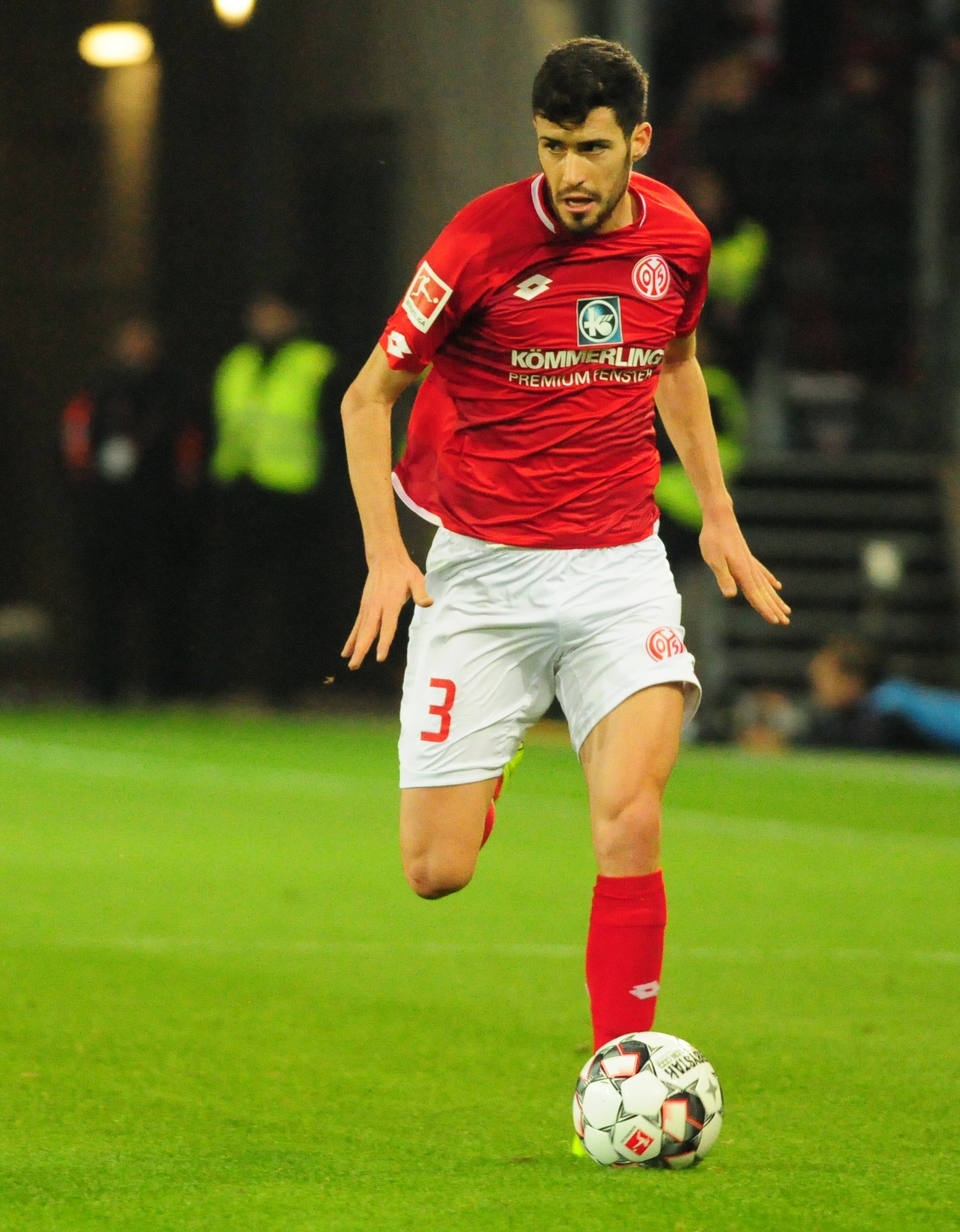 Ein Nebeneffekt des Bremen-Spiels: Aarón erhält bei den 05ern einen Vertrag bis 2023. Mit dem zehnten Pflichtspieleinsatz des von Espanyol Barcelona ausgeliehenen spanischen Linksverteidigers greift eine Vertragsklausel, wonach die Mainzer den 21-Jährigen kaufen.