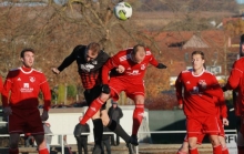 Spielerisch ließ die Partie zwischen dem FSV Nieder-Olm und der TSVgg Stadecken-Elsheim einige Wünsche offen. Gute B-Noten für den künstlerischen Eindruck verdienten sich allerdings Matthias Cygon (l., auch Schütze des 2:0) und Andreas Klein.