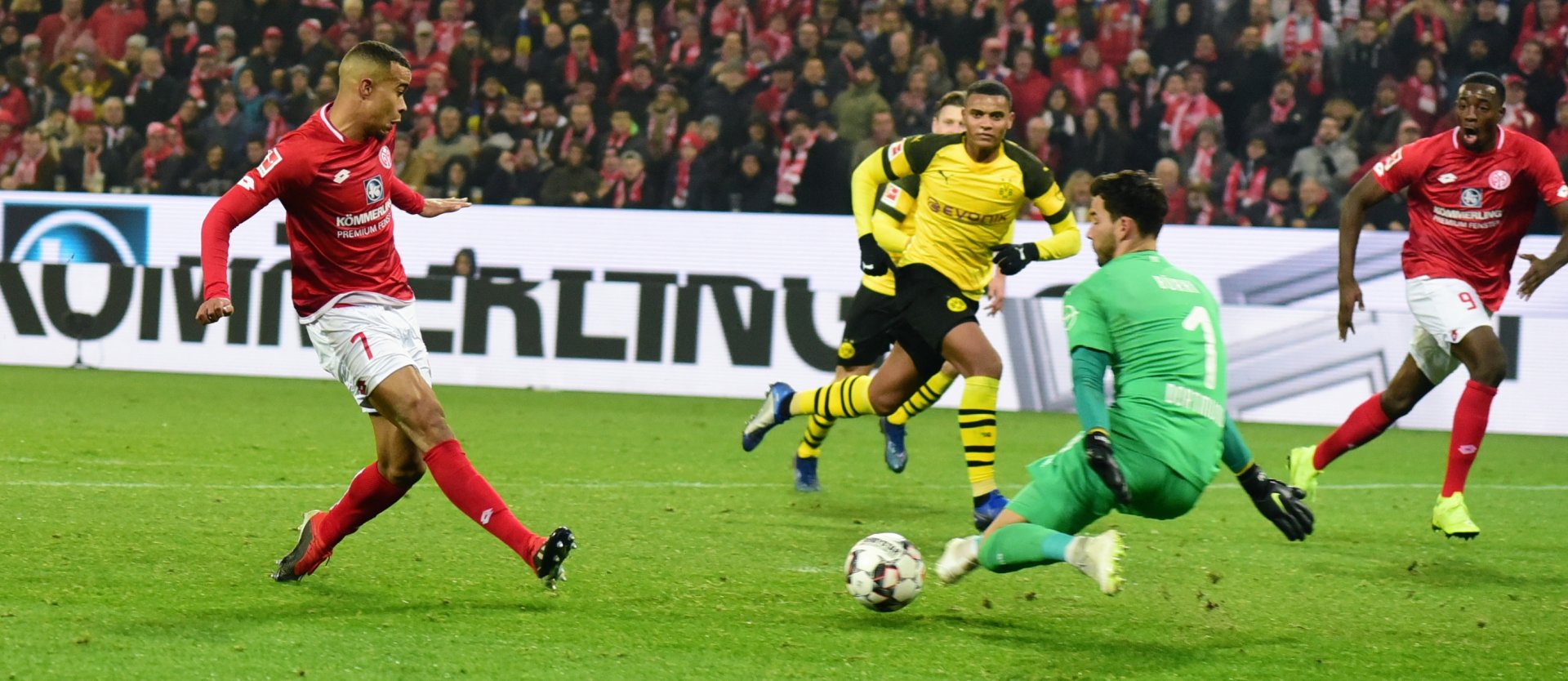 Robin Quaison schlug vier Minuten später zurück. Nach Pass von Alex Hack tunnelte er Roman Bürki zum 1:1.