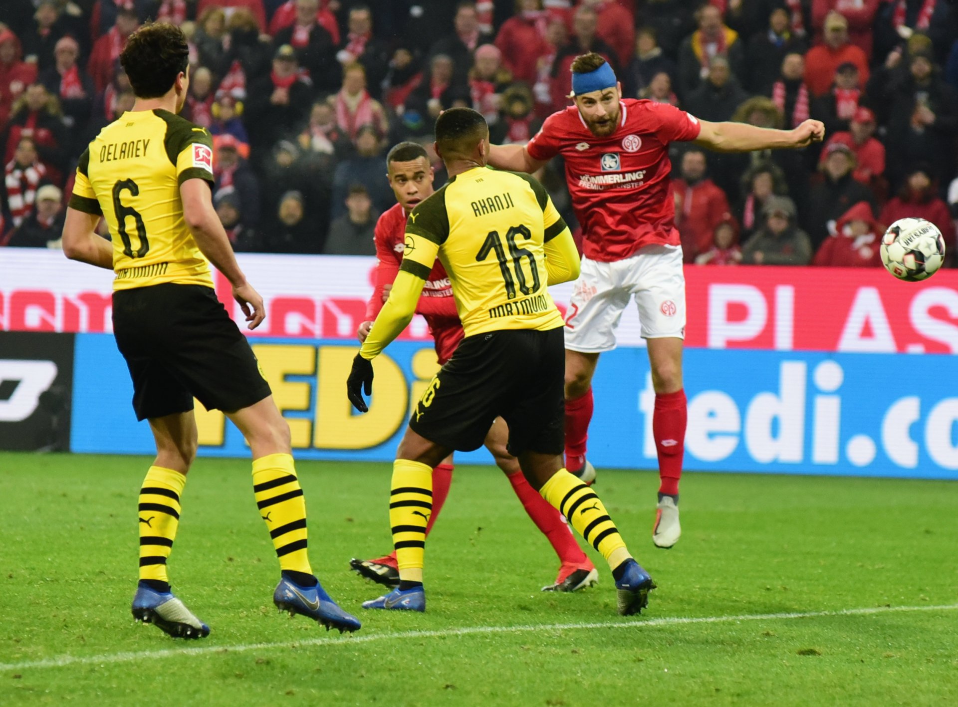 Unmittelbar vor dem ersten Gegentor kam Alexander Hack zu diesem Kopfball...