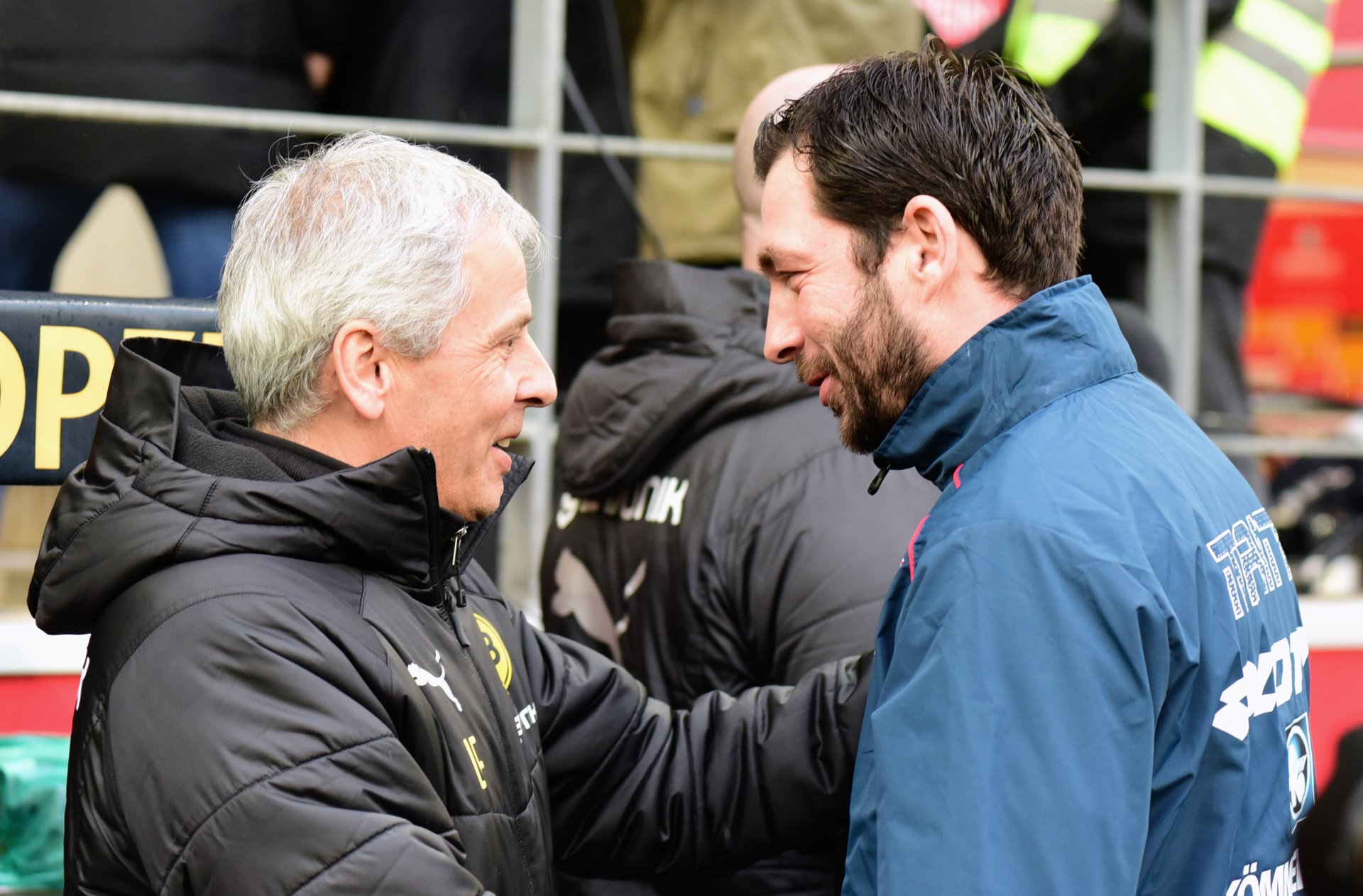 Der freundlichen Begrüßung vor dem Spiel ließ BVB-Trainer Lucien Favre später ein großes Lob für Sandro Schwarz taktische Herangehensweise und die Leistung der Mainzer Mannschaft folgen.