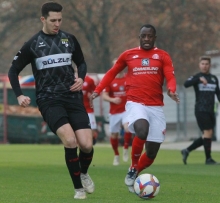 Viele gute Ansätze bot die Offensivreihe der U23 (r. Chris Kinsombi) auch gegen die TSG Balingen, aber es springen dabei weiter kaum Abschlüsse heraus. Ein Erfolgserlebnis, etwa am Samstag in Pirmasens, könnte Wunder bewirken, vermutet Trainer Bartosch Gaul.