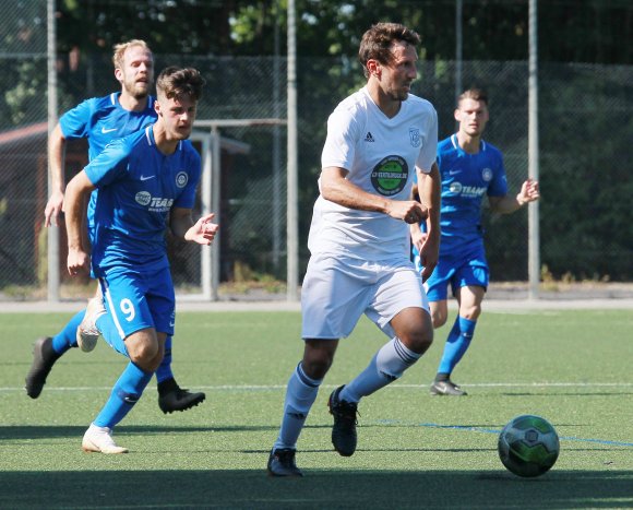 Im ersten Heimspiel der neuen Saison ließ sich die TSG Bretzenheim 46 gegen den FSV Schifferstadt mit dem Tore scheßen bis in die Schlussphase hinein Zeit. Fynn Pierrets (am Ball) kann am ersten Rückrunden-Auswärtsspiel in Schifferstadt nach zwei Partien Pause wieder mitwirken.