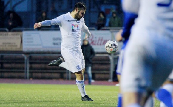 Ibrahim Yilmaz, wie man ihn kennt: mit einer Volleyabnahme.