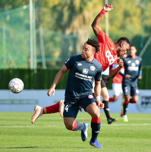 Nach diesem Ballgewinn in der zweiten Minute unterlief Kunde ein Fehlpass, der die erste Großchance der Belgier einleitete. Es blieb der einzige Patzer des Mainzer Sechsers.