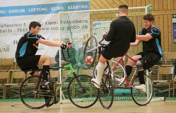 Im Auftaktspiel gegen den RV Bechhofen war für Fabian Gebhard (l.) und Niklas Schmitt (r.) mehr drin als die 2:4-Niederlage. Insgesamt aber verkaufte sich das Klein-Winternheimer Duo...