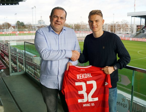 Volker Kerstin präsentiert die zweite Winterverstärkung für das U23-Team des FSV Mainz 05. Anders als Routinier Dominic Peitz ist Thomas Grevsnes Rekdal als Spieler des Jahrgangs 2001 vor allem eine Investition in die Zukunft.