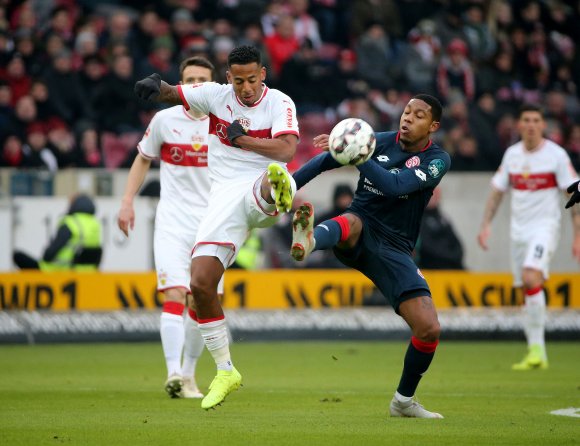 Jean-Paul Boëtius (r., hier im Zweikampf mit Dennis Aogo) erzielte das erste Mainzer Tor in der Rückrunde.