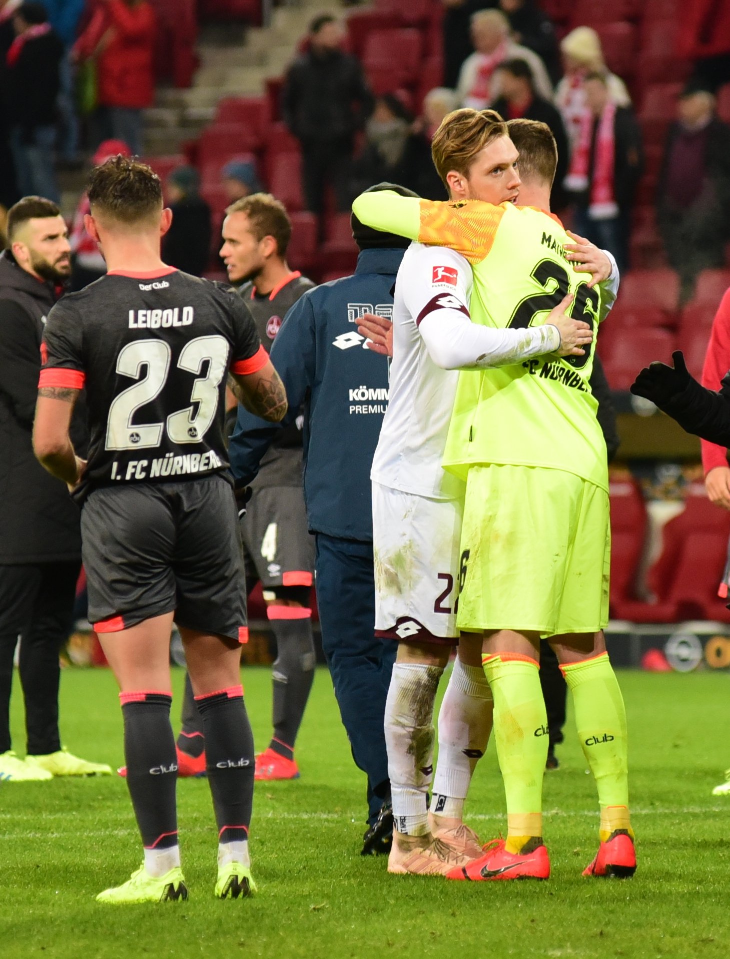 Trost für Christian Mathenia spendete 05-Keeper Florian Müller...