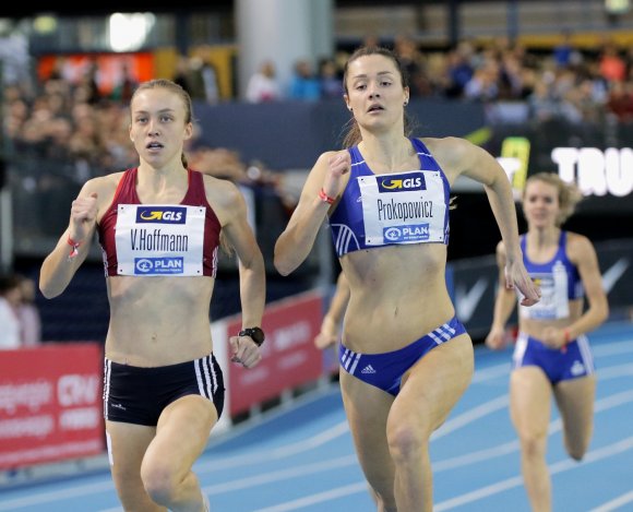 Im Vorlauf lief Bianca Prokopowicz mit Vera Hoffmann locker an der Spitze. Im Finale hängte sie sich an die Kölnerin dran und rannte zu neuer Bestzeit.