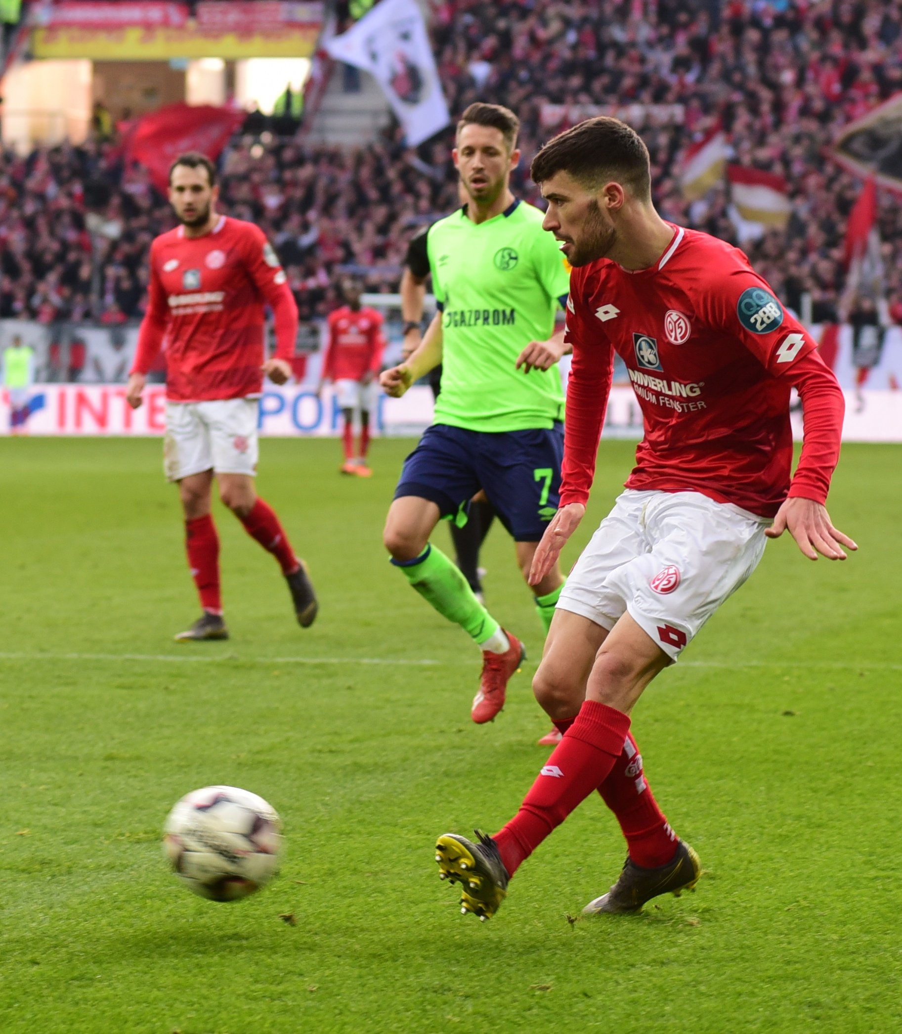 Die Vorarbeit zum 2:0 leistete Aarón: Der Linksverteidiger flankte...