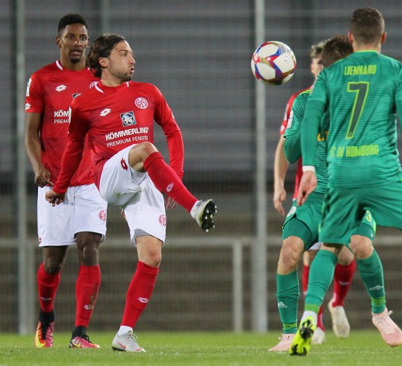 Jetzt gilt es für Sandro Loechelt und die U23 des FSV Mainz 05, ob beim Heber oder Flachpass: Die Regionalligamannschaft steht vor zwei extrem wichtigen Partien im Kampf gegen den Abstieg.
