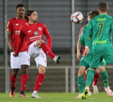 Jetzt gilt es für Sandro Loechelt und die U23 des FSV Mainz 05, ob beim Heber oder Flachpass: Die Regionalligamannschaft steht vor zwei extrem wichtigen Partien im Kampf gegen den Abstieg.