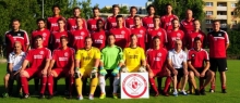 Der Kader der SVW Mainz vor der Saison 2014/15, hinten v.l.: Erik Mauer, Pascal Kalbfuß, Antonio Quint Villa, Jonas Kleinschmitt, Sandro Pizzaleo, Jan Stützel, Max Sutor, Wolfgang Mayer (Sportlicher Leiter). Mitte v.l.: Denis Wetz (Kotrainer), Alexander Stach, Tobias Porth, Patrick Menges, Clinton Onjejekwe, Christoph Kleber, Nico Huber, Claudius Neusser, Matthias Winceck, Bert Balte (Trainer). Vorne v.l.:  Jobi (Betreuer) Daniel Richter, Benedikt Arndt, Max Lippold, Axel Schulze, Jens Zimmermann, Marcel Ruml, Emil Poller (Betreuer), Dieter Becker.