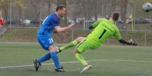 Fortuna-Spielertrainer Oliver Schmitt gelang es nicht, TSG-Keeper Björn Müller zu überwinden.