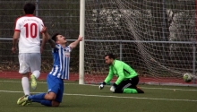 Kevin Schuhmacher bejubelt seinen 2:1-Führungstreffer für den TSV Mommenheim beim 1. FC Nackenheim, nach einem Drehschuss aus elf Metern, der FCN-Keeper Andreas Bengel keine Chance ließ.