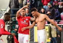 Auch Danny Latza weiß es: Karim Onisiwo bleibt ein Jahr länger am Bruchweg.