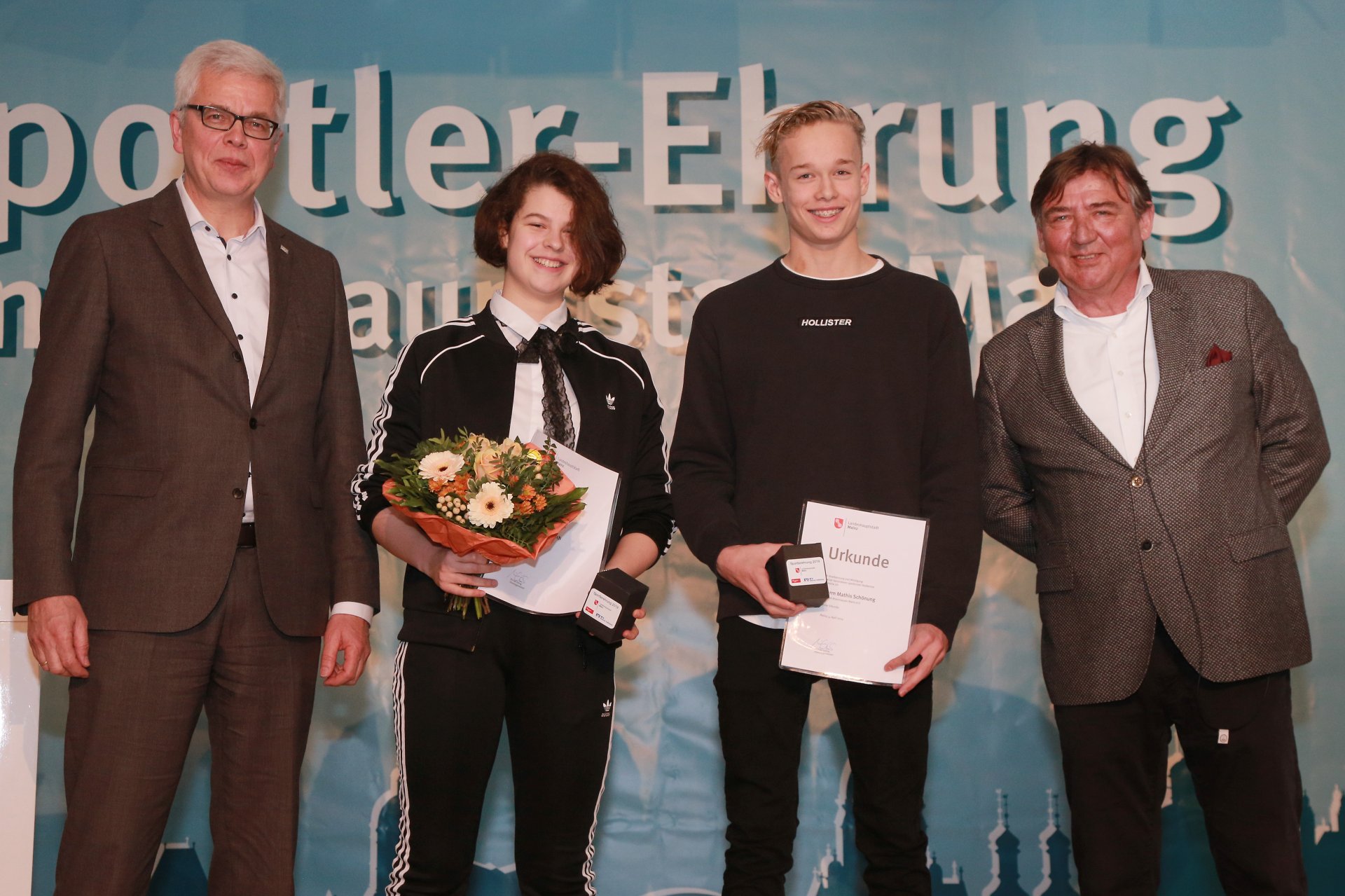 Delara Dittrich von der SG EWR Rheinhessen-Mainz war im vorigen Jahr die schnellste deutsche Schwimmerin des Jahrgangs 2005 über 200 und 400 Meter Lagen sowie über 200, 400 und 800 Meter Freistil. Mathis Schöning, erstmals bei der Sportlerehrung dabei, gewann alle drei Bruststrecken von 50 bis 200 Meter des Jahrgangs 2004.