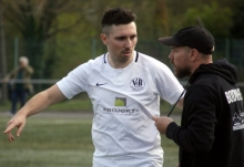 Zwei VfB-Institutionen im Gespräch: Trainer Dennis Bingenheimer und Norman Loos wollen zur kommenden Runde einen Neubeginn mit vielen eigenen Nachwuchsspielern einleiten, die Loos einst trainierte.