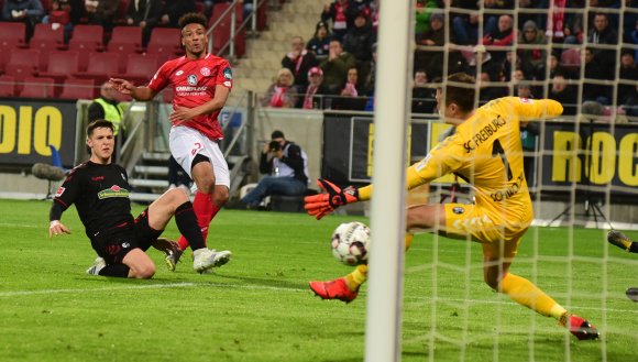 Dynamisch, energisch und trickreich: Karim Onisiwo erzielt das 4:0.