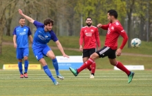 Zugriff im Mittefeld bekamen Konstantin Fring (2.v.l.) und der TSV Schott erst in der zweiten Halbzeit.