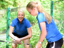 Alice Kobisch (l.) und Selina Krauss haben mit dem MGC-Team die Tabellenführung übernommen. 