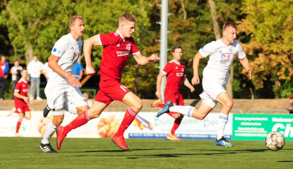 Christian Hahn (vorne) wird in der kommenden Saison für den TSV Schott spielen. Deshalb sollte es zum Wiedersehen mit Alexander Rimoldi (l.) und Lars Hermann (r.) vom derzeitigen Verbandsliga-Tabellenführer SV Gonsenheim kommen.