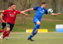 Brauchte neun Minuten, um den TSV Schott mit 2:0 in Führung zu schießen: Janek Ripplinger (r.).