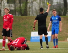 Jost Mairose musste in Pfeddersheim schon nach 34 Minuten und zwei Gelben Karten Feierabend machen.