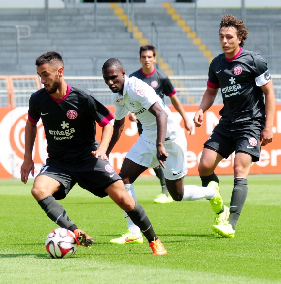 Zwischen Europa-League-Quali und DFB-Pokal wartet auf Yunus Malli und die 05er noch ein Testspiel gegen den FC Granada.