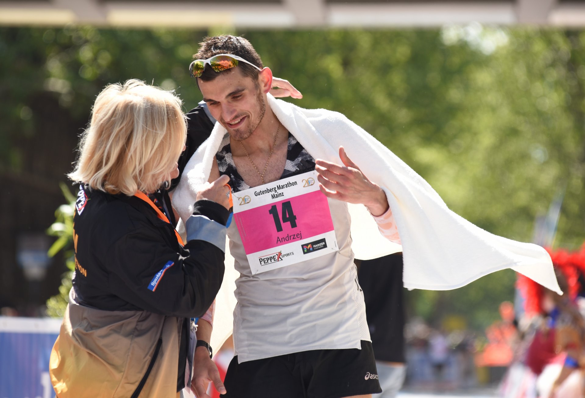 ...als Erster Andrzej Rogiewicz, der nach 30 Kilometern das Tempo angezogen hat.