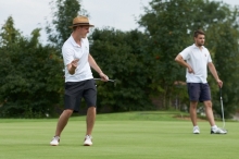 Maximilian Zimmer beendete die Aufstiegssaison des Mainzer Golfclubs mit dem Eagle-Putt am 18. Loch stilgerecht.