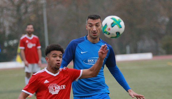 Nenad Simic (r.) sollte seinen Kollegen Ansporn genug sein, in den verbleibenden drei Spielen die Höchstpunktzahl einzustreichen.