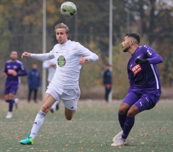 Julian Jaroszewski (l.) stürzte im Hinrundenknaller gegen den SV Rülzheim mit der TSG Bretzenheim 46 durch den 3:1-Sieg den damaligen Tabellenführer.