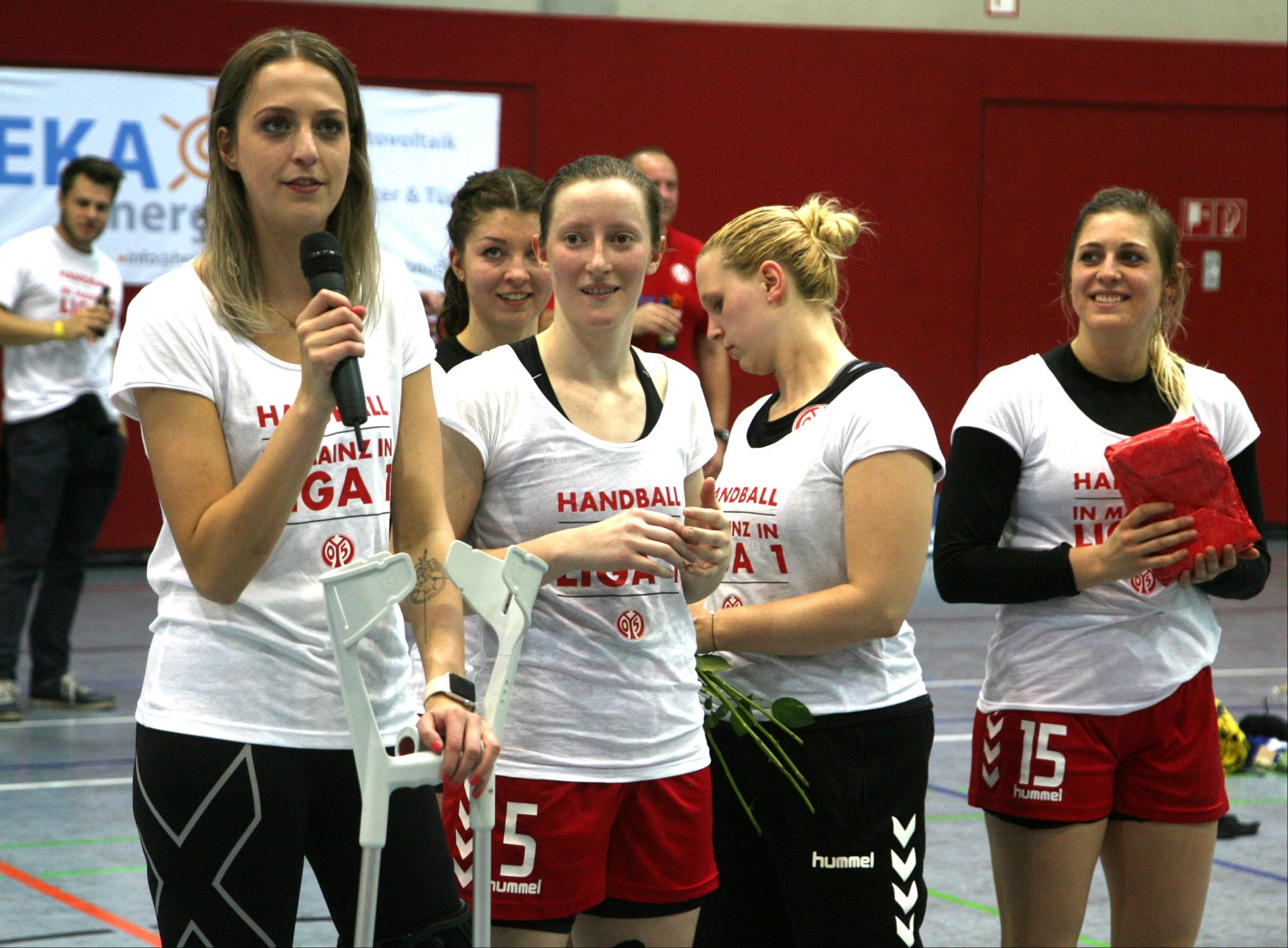 Alexandra Tinti, Janka Bauer, Simona Cipaian, Kristin Schäfer und Larissa Platen (v.l.) hatten von Mannschaftsseite für die aussteigenden Kolleginnen etwas vorbereitet.