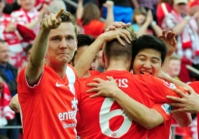 Eines noch, dann ist Schluss. Niko Bungert, über Jahre hinweg eines der prägenden Gesichter des FSV Mainz 05, beendet am Samstag seine Karriere. Die Szene stammt aus dem Spiel gegen den FC Augsburg von Ende März 2014. Die 05er gewannen 3:0, Bungert erzielte das erste Tor.