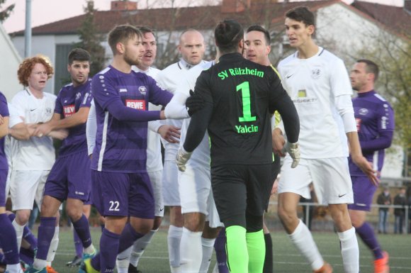 Die Hinrundenbegegnung gegen den SV Rülzheim gehörte zu den Partien, bei denen es am Guckenberg inklusive Rudelbildung ordentlich abging. Gästekeeper Yalcin flog kurz vor der Pause vom Platz, die Pfälzer gewannen dennoch mit 2:0.