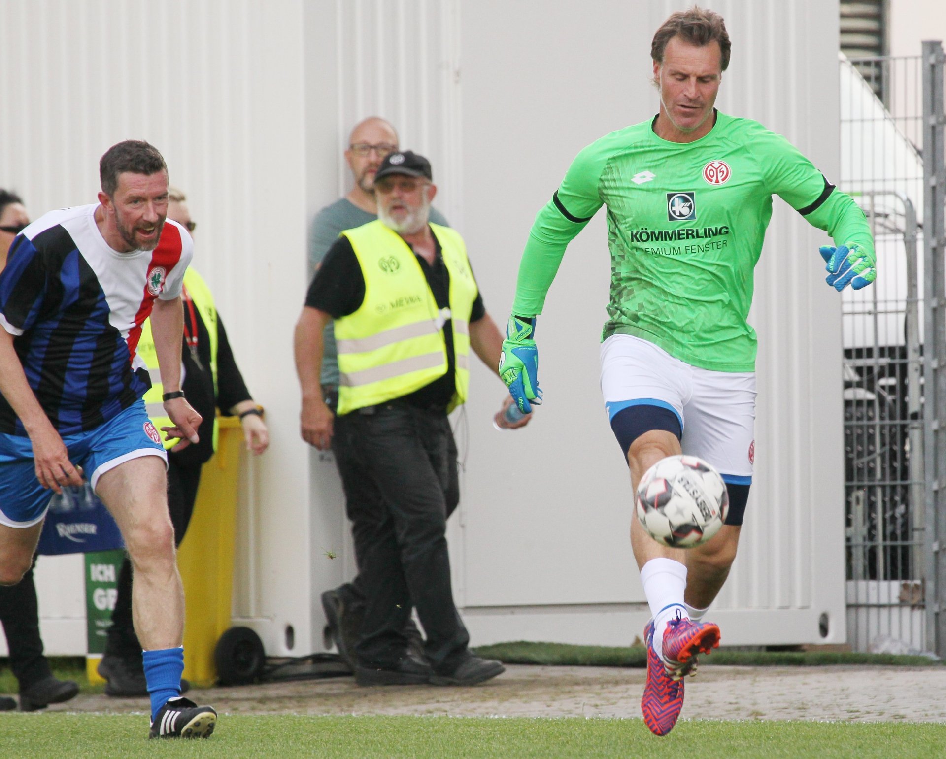 Christian Wetklo hütete das Tor beim 2009er-Team. Im historischen Aufstiegsspiel stand allerdings Dimo Wache beim 4:0 gegen RW Oberhausen letztmals im Kasten der 05er.