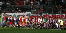 Vor dem Spiel gab es das Erinnerungsfoto mit allen Spielern vor der Südtribüne.