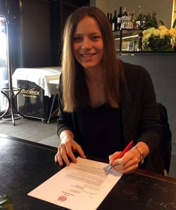 Eindeutig eine Linkshänderin: Die erst 18-jährige Anika Kilian will sich bei Erstliganeuling FSV Mainz 05 weiterentwickeln und ihrem Traum einer Bundesligalaufbahn näherkommen. 