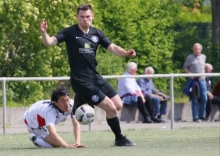 Hat er das letzte Landesligator des VfB Bodenheim für längere Zeit geschossen? Calvin Faßnacht verkürzte im Entscheidngsspiel um Platz 13 gegen den SV Geinsheim in der 80. Minute auf 2:3. Das könnte zu wenig gewesen sein, um in der Spielklasse zu bleiben.
